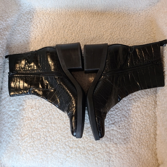 Bleecker & Bond - Rita - Croc print booties - Picture 7 of 11